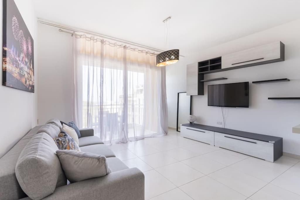 Apartment Sea View-hosted By Sweetstay *