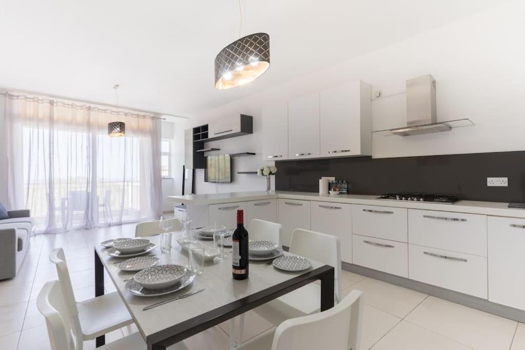 Apartment Sea View-hosted By Sweetstay