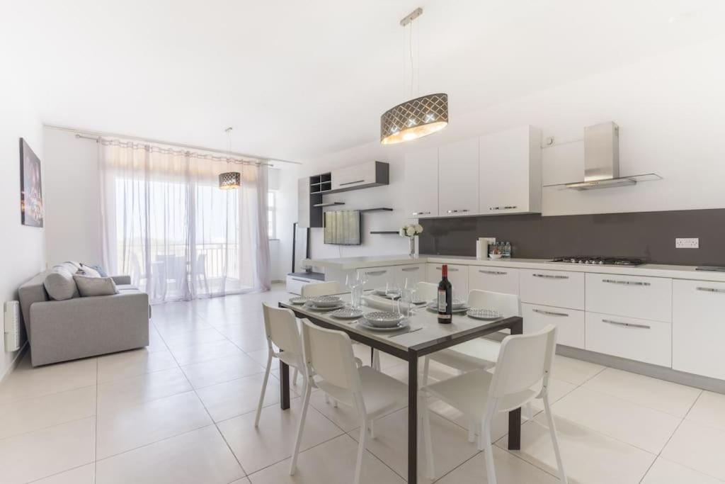 Sea View-hosted By Sweetstay Apartment
